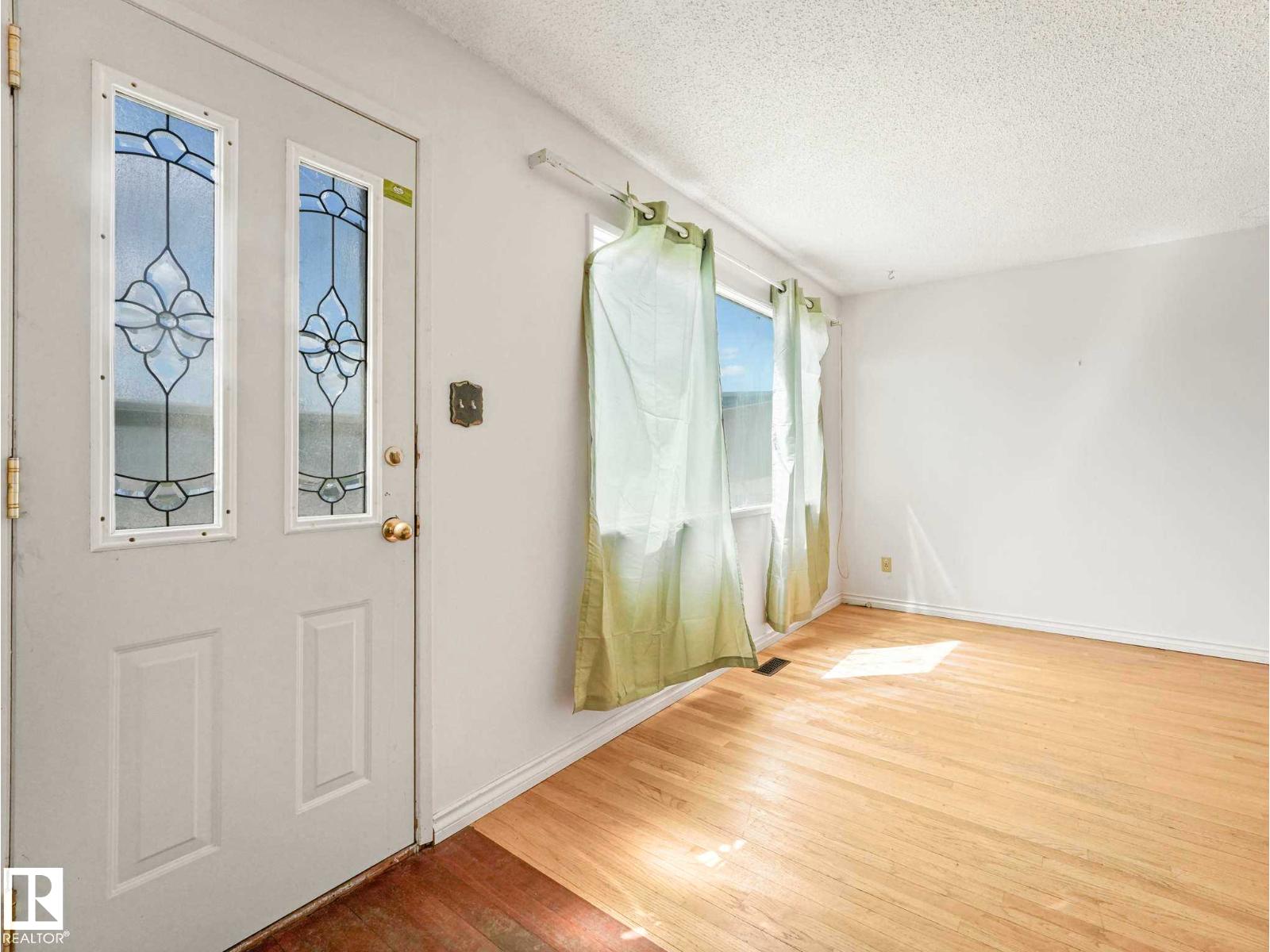 34 CAMELOT AV — photo 12