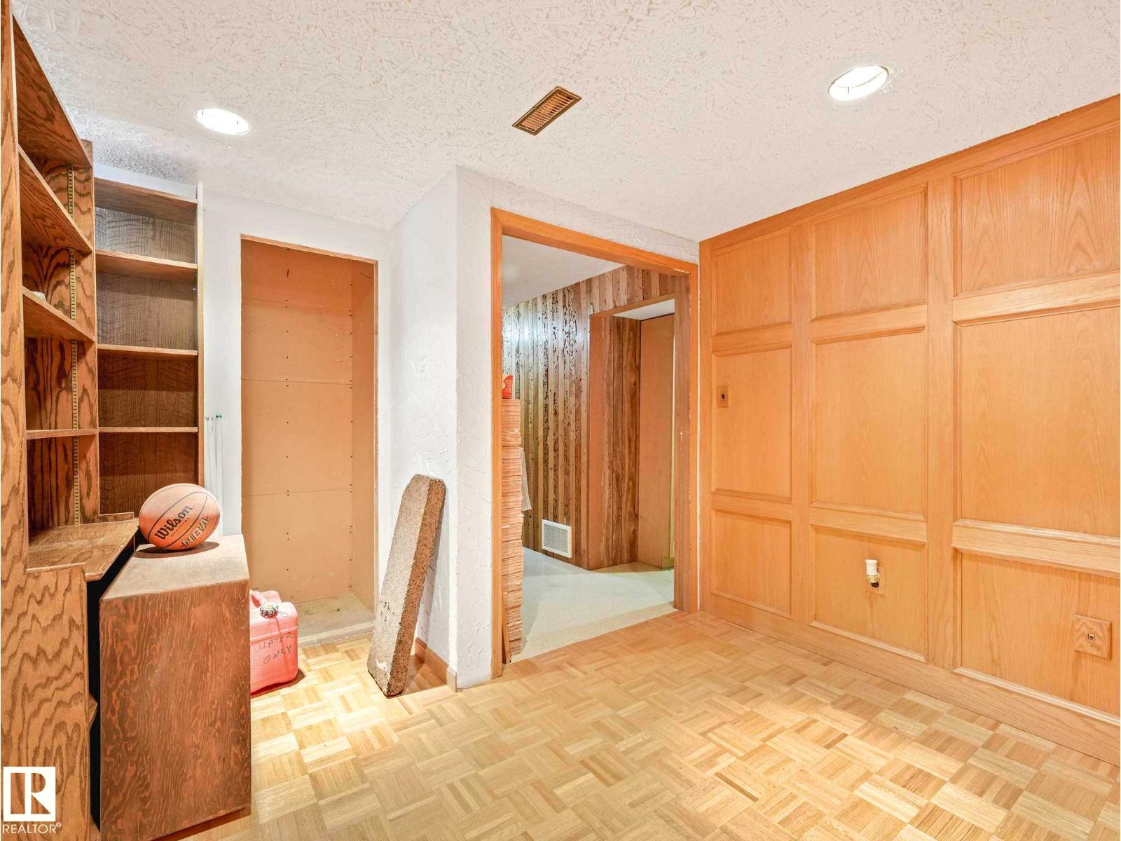 34 CAMELOT AV — photo 45