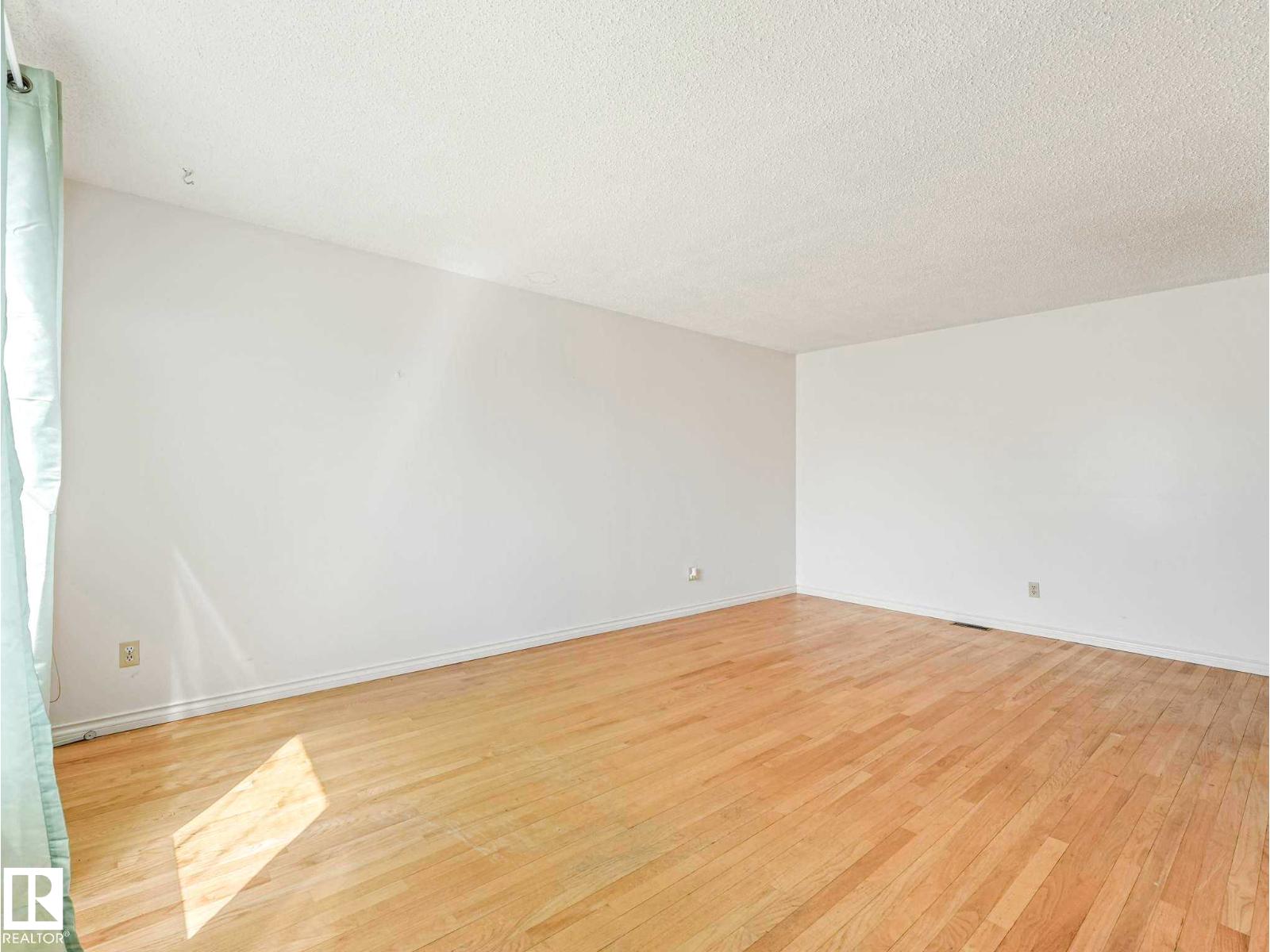 34 CAMELOT AV — photo 28