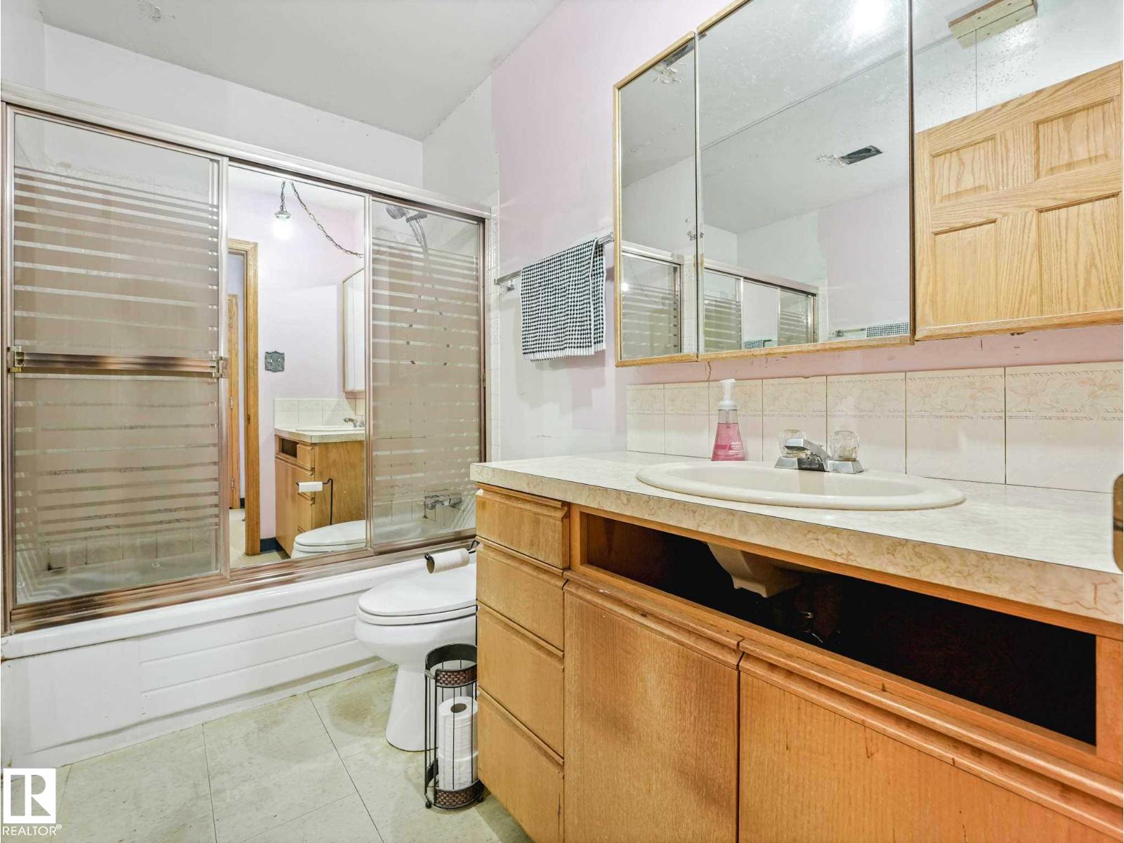 34 CAMELOT AV — photo 24