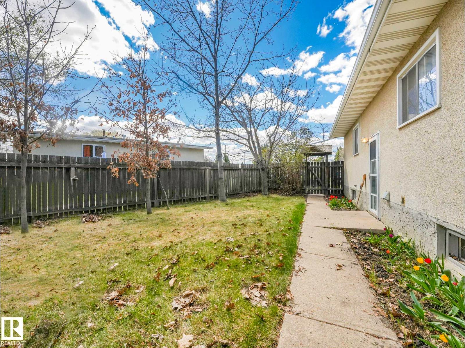 34 CAMELOT AV — photo 54