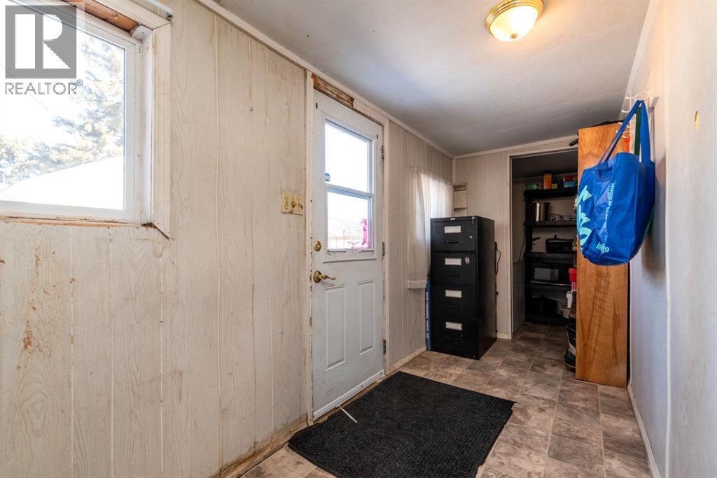 4726 49 Street - 12
