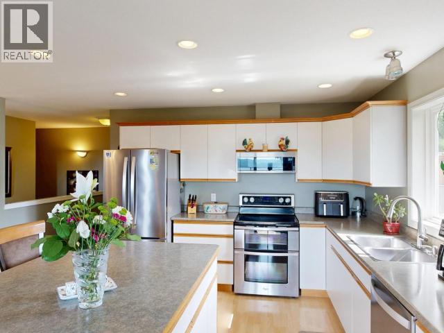 3280 CARIBOO AVE - 6