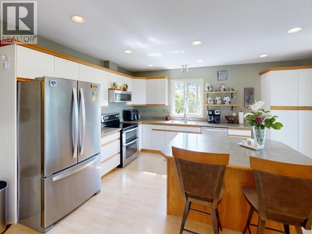 3280 CARIBOO AVE - 4