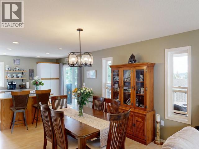 3280 CARIBOO AVE - 9