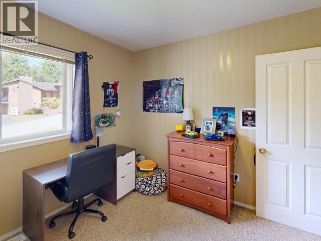 3280 CARIBOO AVE - 33