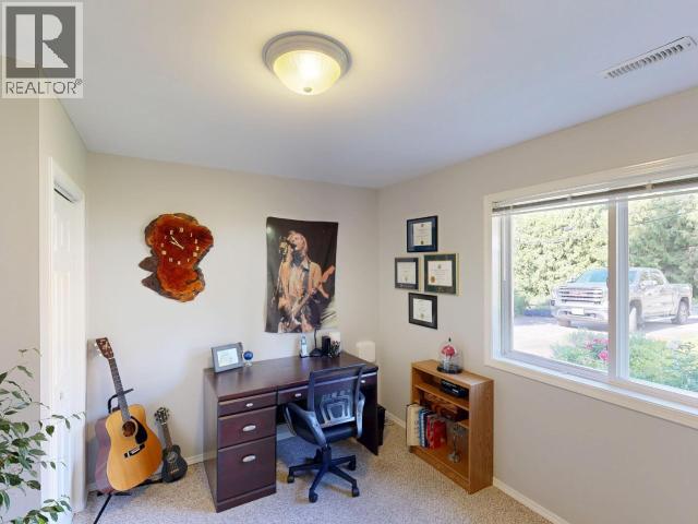 3280 CARIBOO AVE - 34