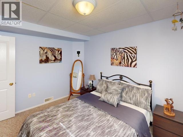3280 CARIBOO AVE - 37