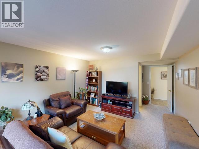 3280 CARIBOO AVE - 27