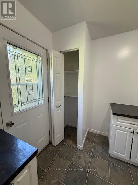 #39 475 SANDRINGHAM CRESCENT - 11