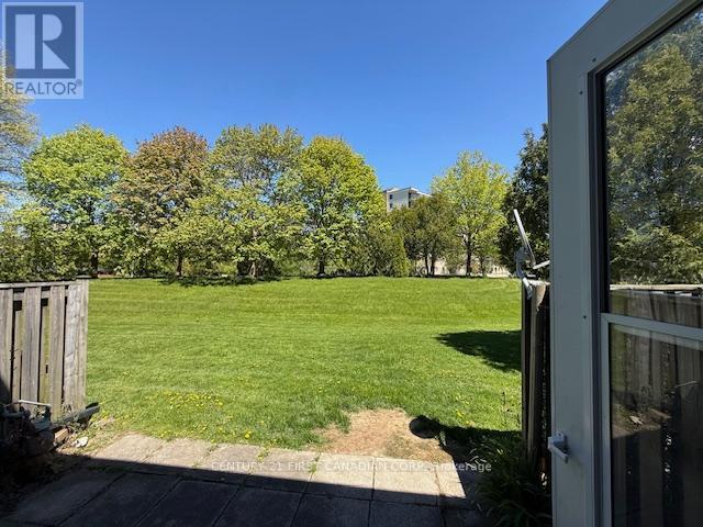 #39 475 SANDRINGHAM CRESCENT - 12