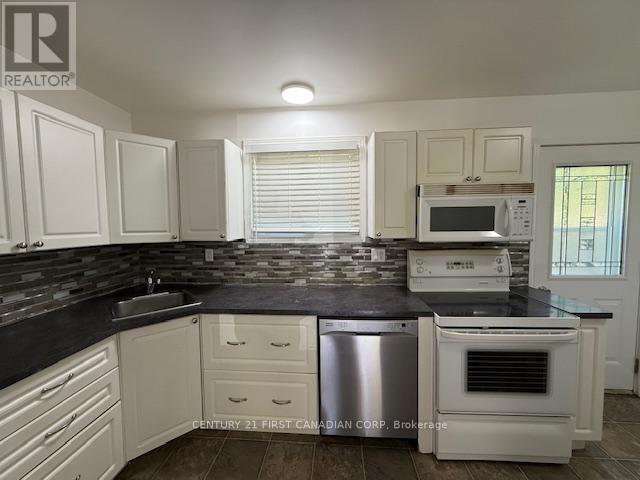#39 475 SANDRINGHAM CRESCENT - 13