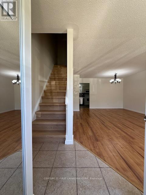 #39 475 SANDRINGHAM CRESCENT - 3