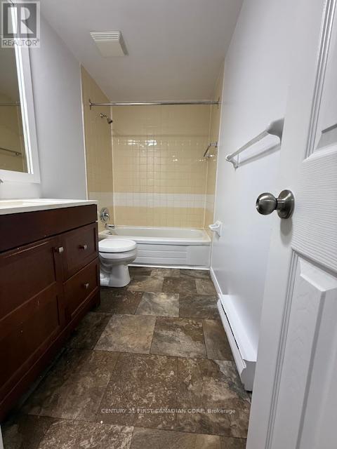 #39 475 SANDRINGHAM CRESCENT - 33