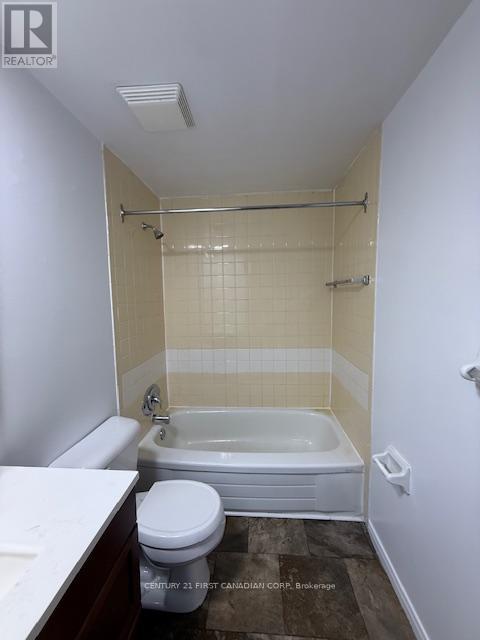 #39 475 SANDRINGHAM CRESCENT - 34