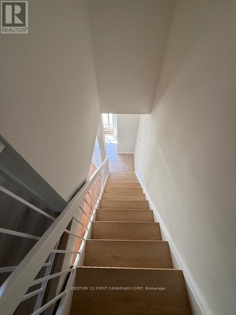#39 475 SANDRINGHAM CRESCENT - 36