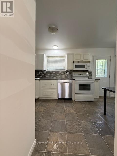 #39 475 SANDRINGHAM CRESCENT - 8