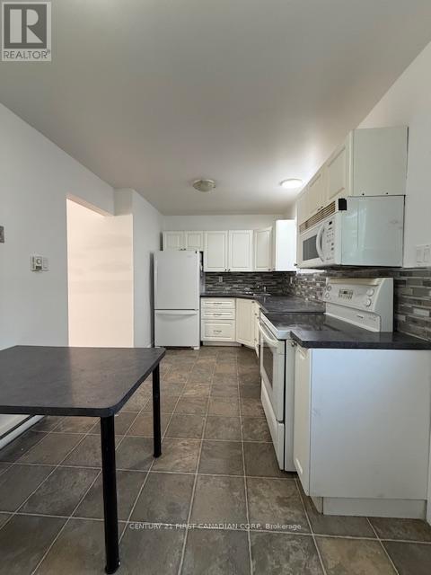 #39 475 SANDRINGHAM CRESCENT - 9