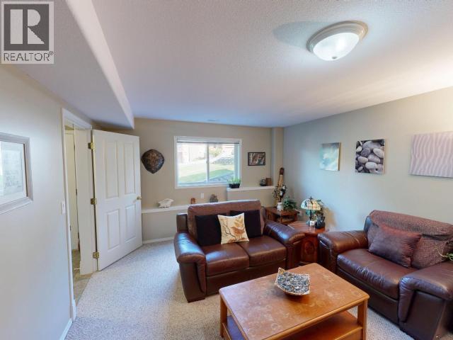 3280 CARIBOO AVE - 28