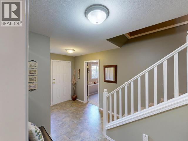 3280 CARIBOO AVE - 26