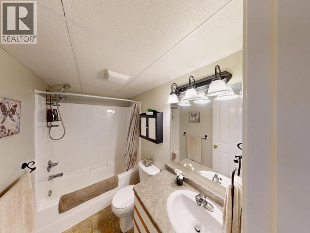 3280 CARIBOO AVE - 31