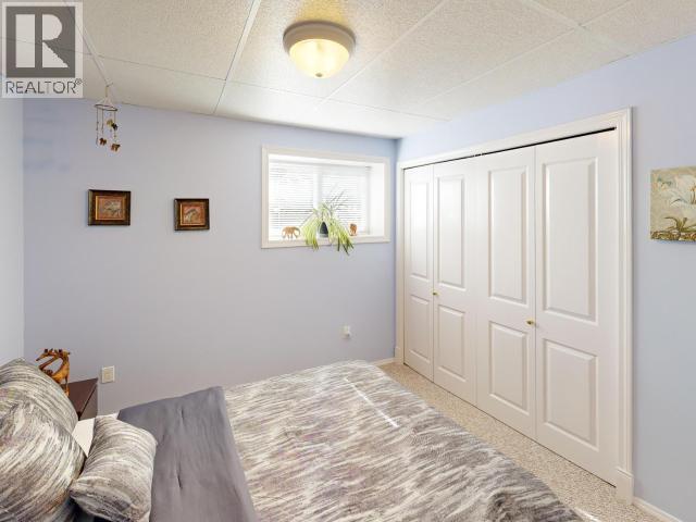 3280 CARIBOO AVE - 38