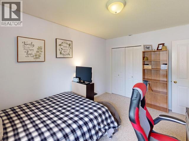 3280 CARIBOO AVE - 22