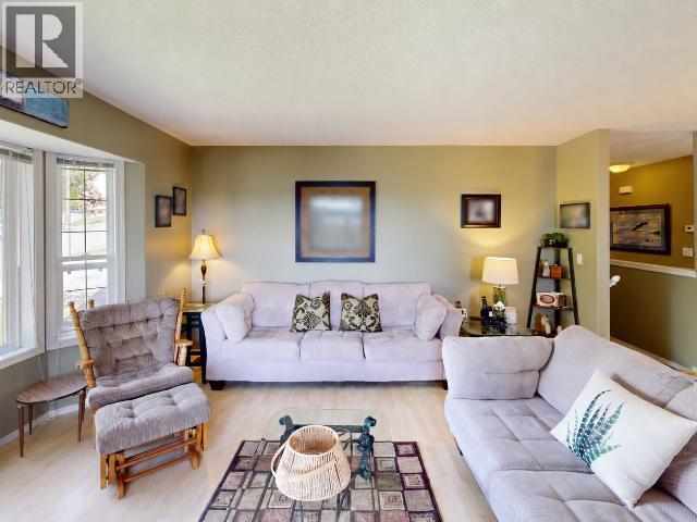 3280 CARIBOO AVE - 12