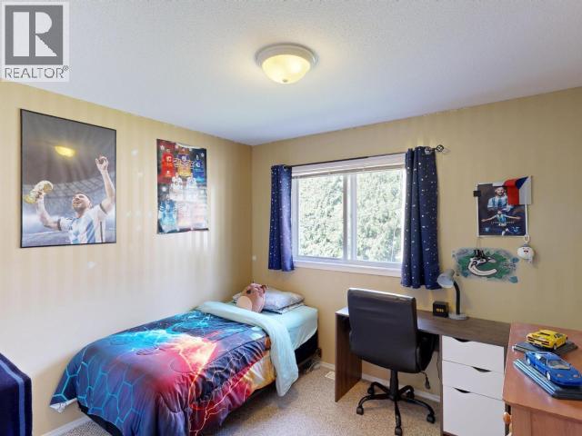 3280 CARIBOO AVE - 23