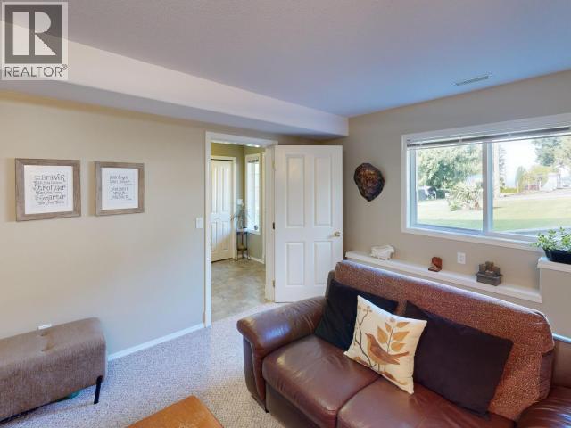 3280 CARIBOO AVE - 29