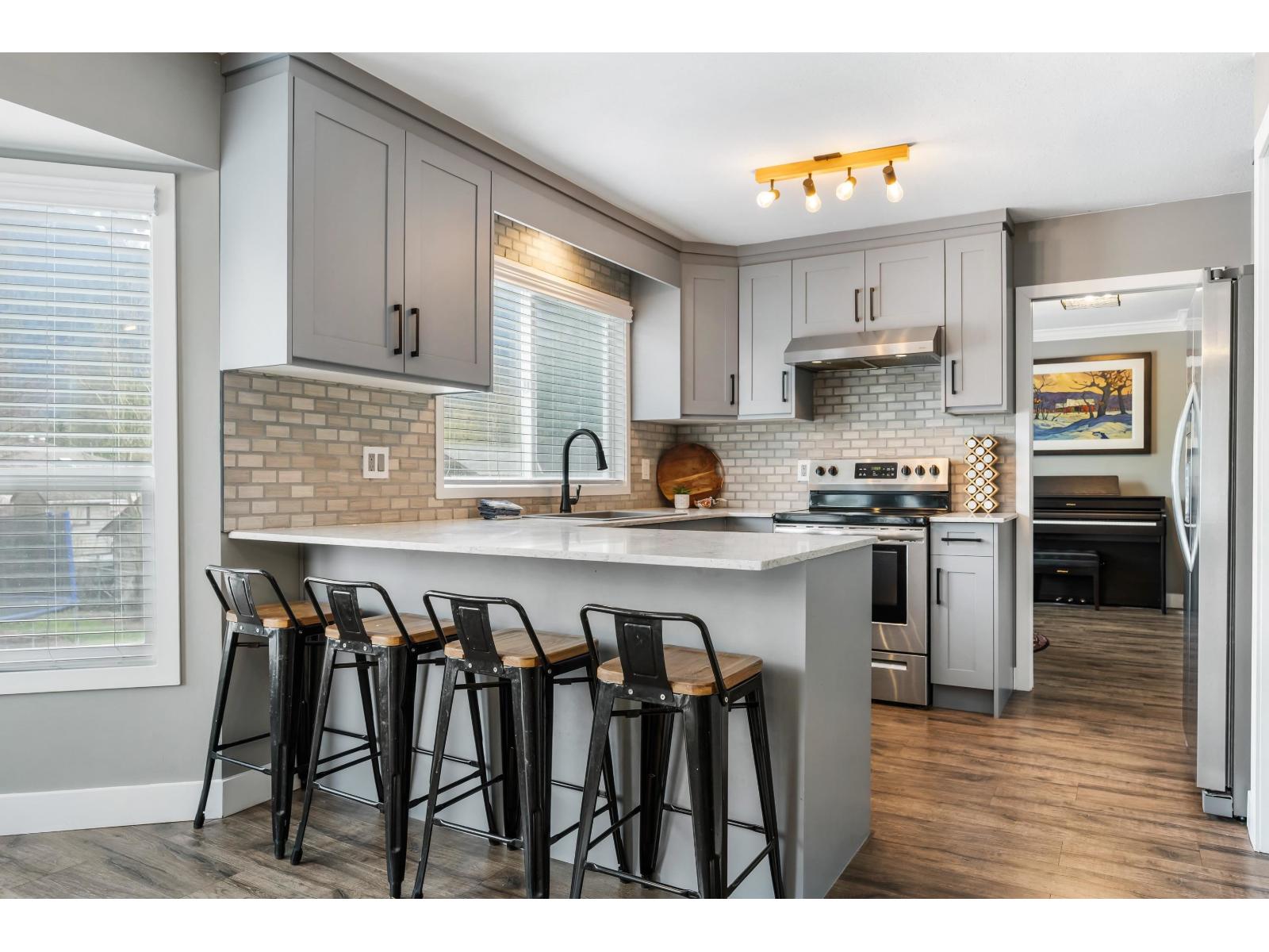 10254 PARKWOOD Drive - photo 2