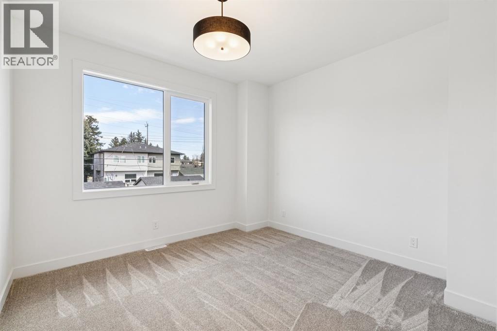 530 51 Avenue SW - 27