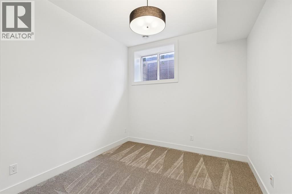 530 51 Avenue SW - 36