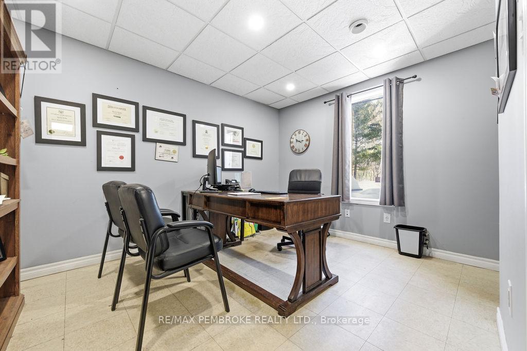 Studio for Rent in Ottawa – A – 2551 PETAWAWA BOULEVARD, Ottawa – By Peter Sagos - Image 18