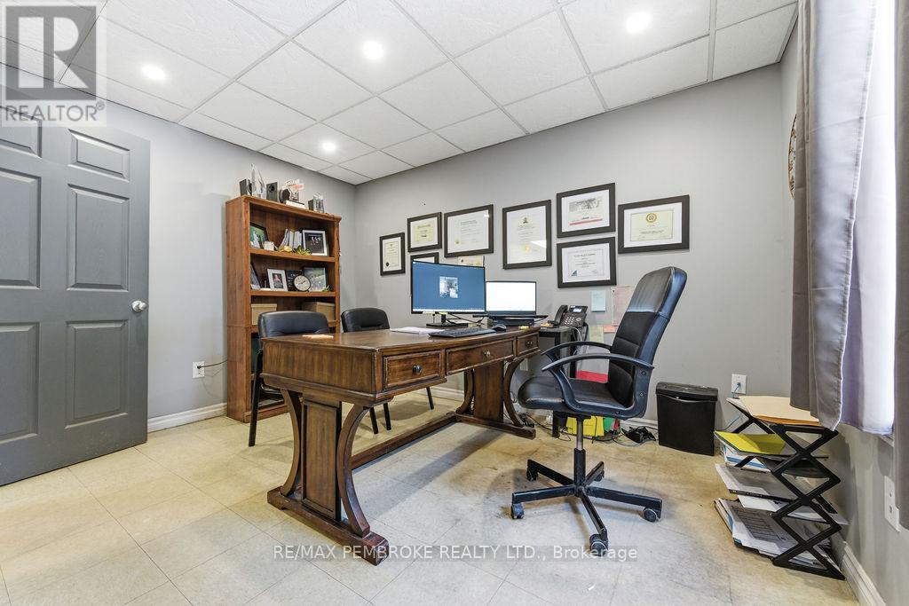 Studio for Rent in Ottawa – A – 2551 PETAWAWA BOULEVARD, Ottawa – By Peter Sagos - Image 5