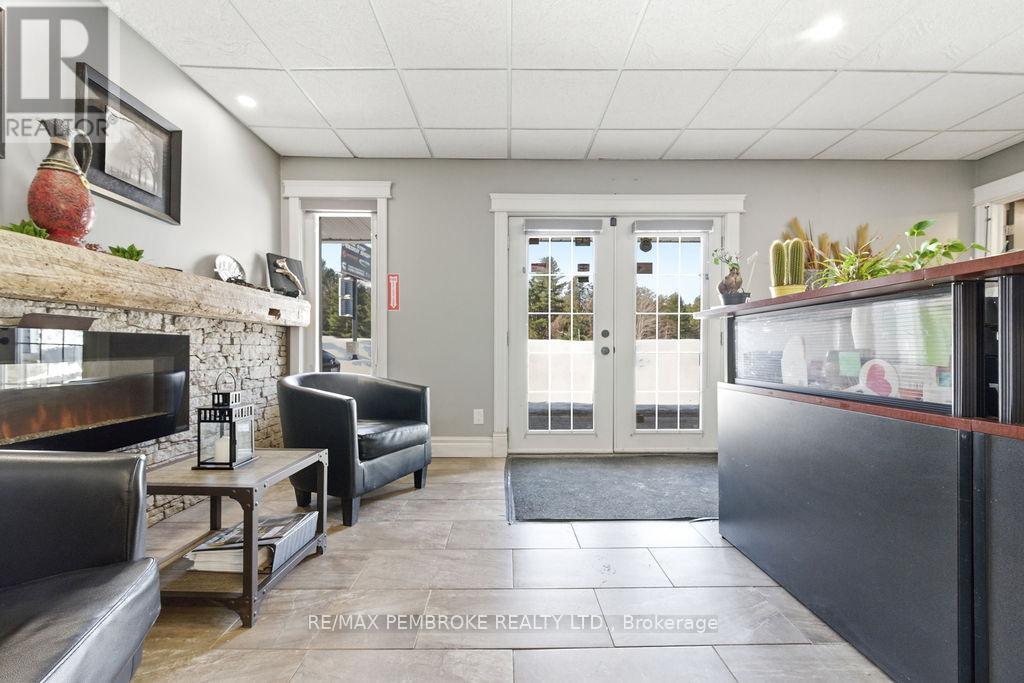 Studio for Rent in Ottawa – A – 2551 PETAWAWA BOULEVARD, Ottawa – By Peter Sagos - Image 17