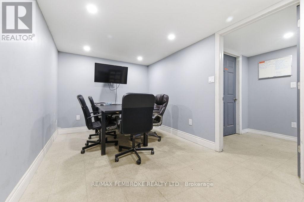 Studio for Rent in Ottawa – A – 2551 PETAWAWA BOULEVARD, Ottawa – By Peter Sagos - Image 4