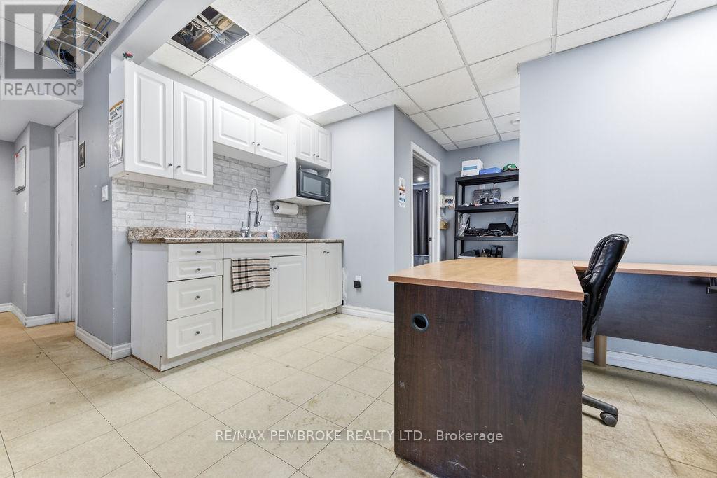 Studio for Rent in Ottawa – A – 2551 PETAWAWA BOULEVARD, Ottawa – By Peter Sagos - Image 3