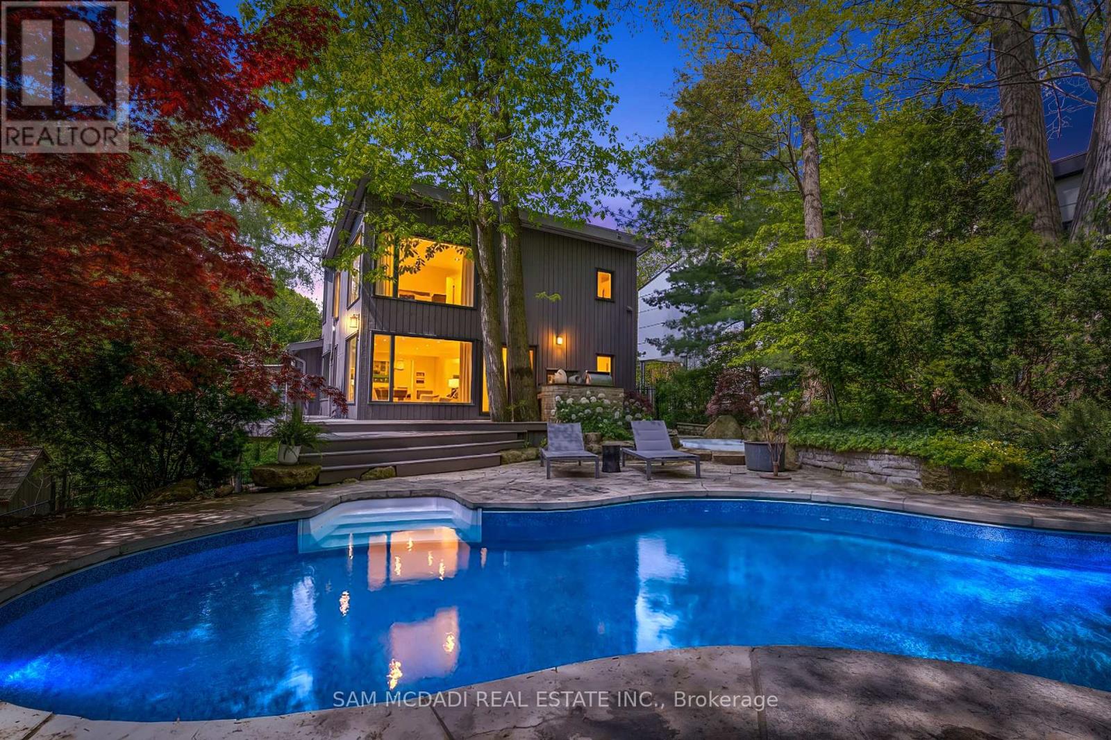 1273 QUEEN VICTORIA AVENUE - 41