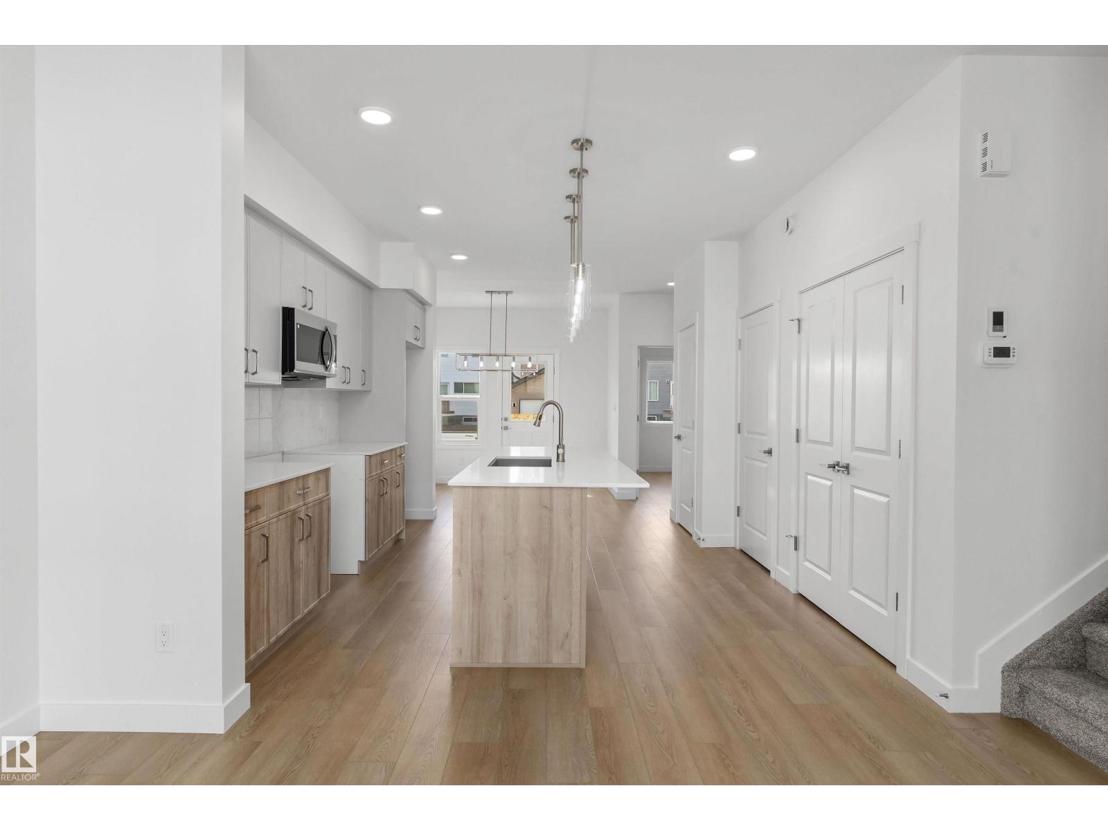 20635 43 AV NW - 18