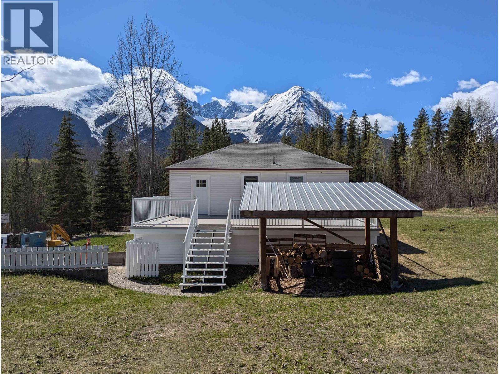 7074 KROEKER ROAD, Smithers