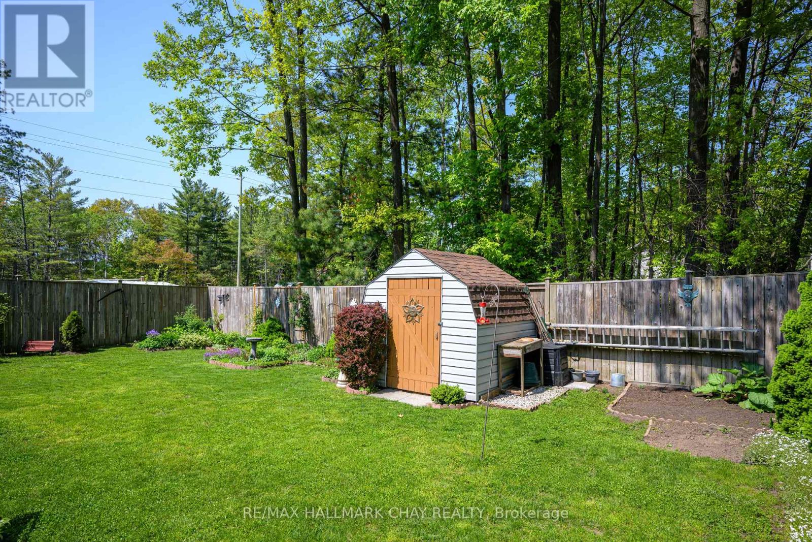 15 OAKTREE COURT - 15