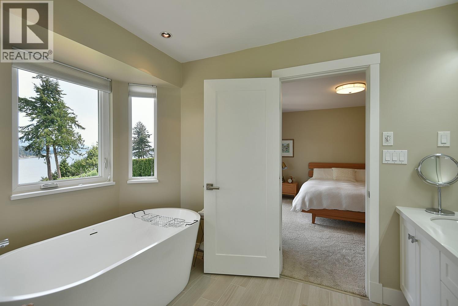 5481 EUREKA ROAD, Halfmoon Bay