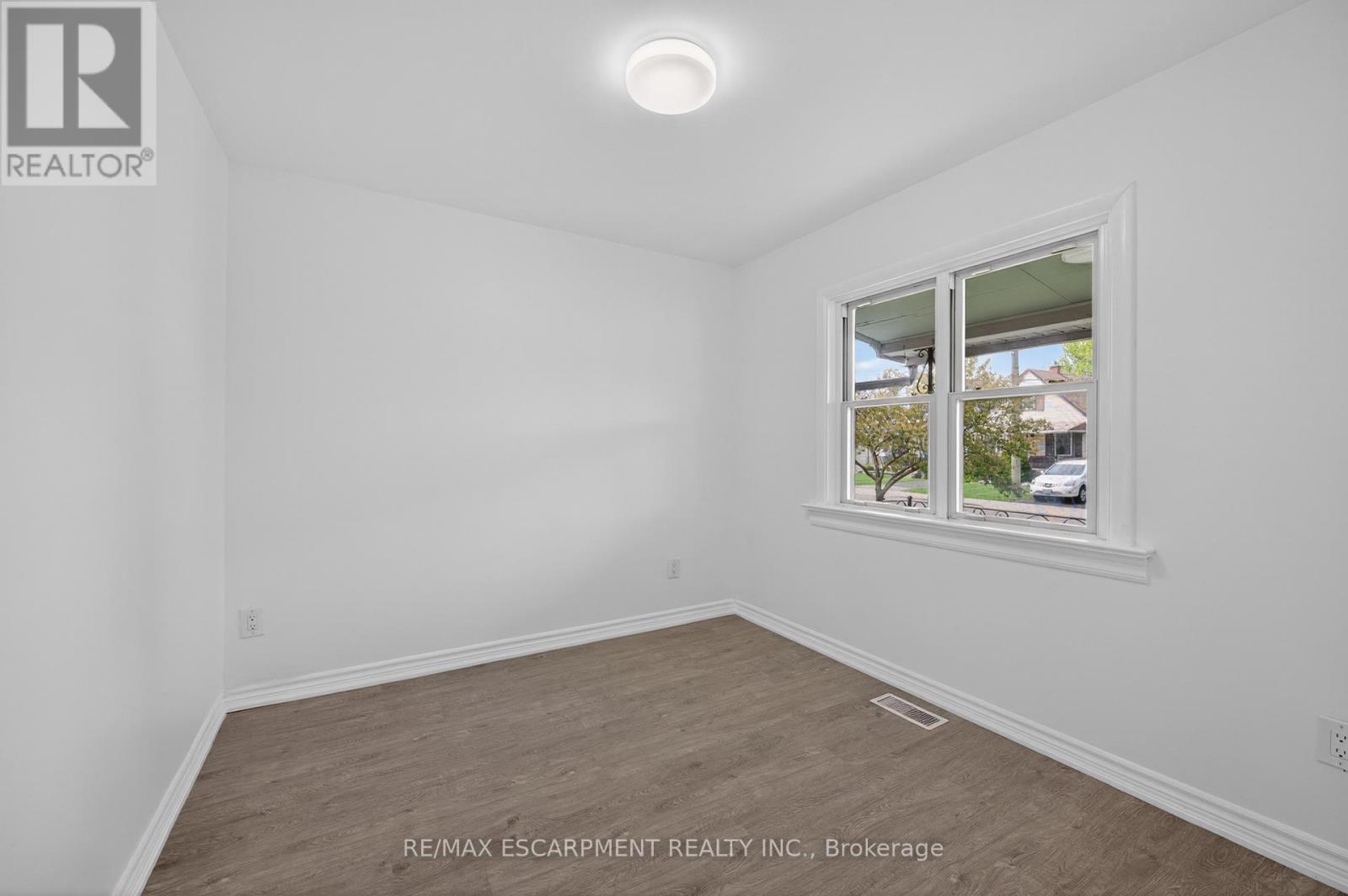 584 WATERLOO STREET - 11