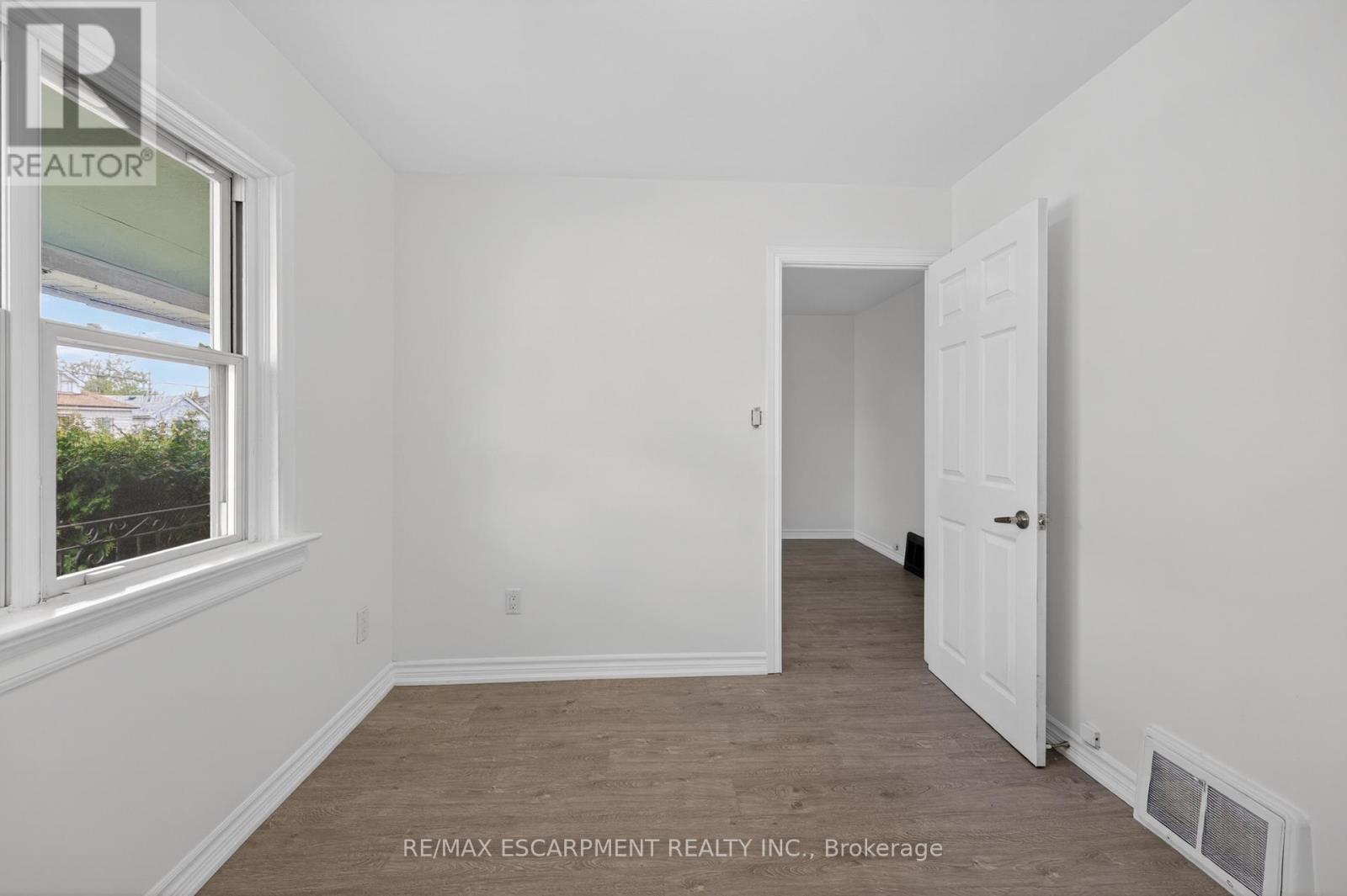 584 WATERLOO STREET - 13