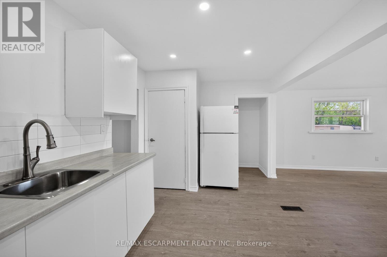 584 WATERLOO STREET - 22