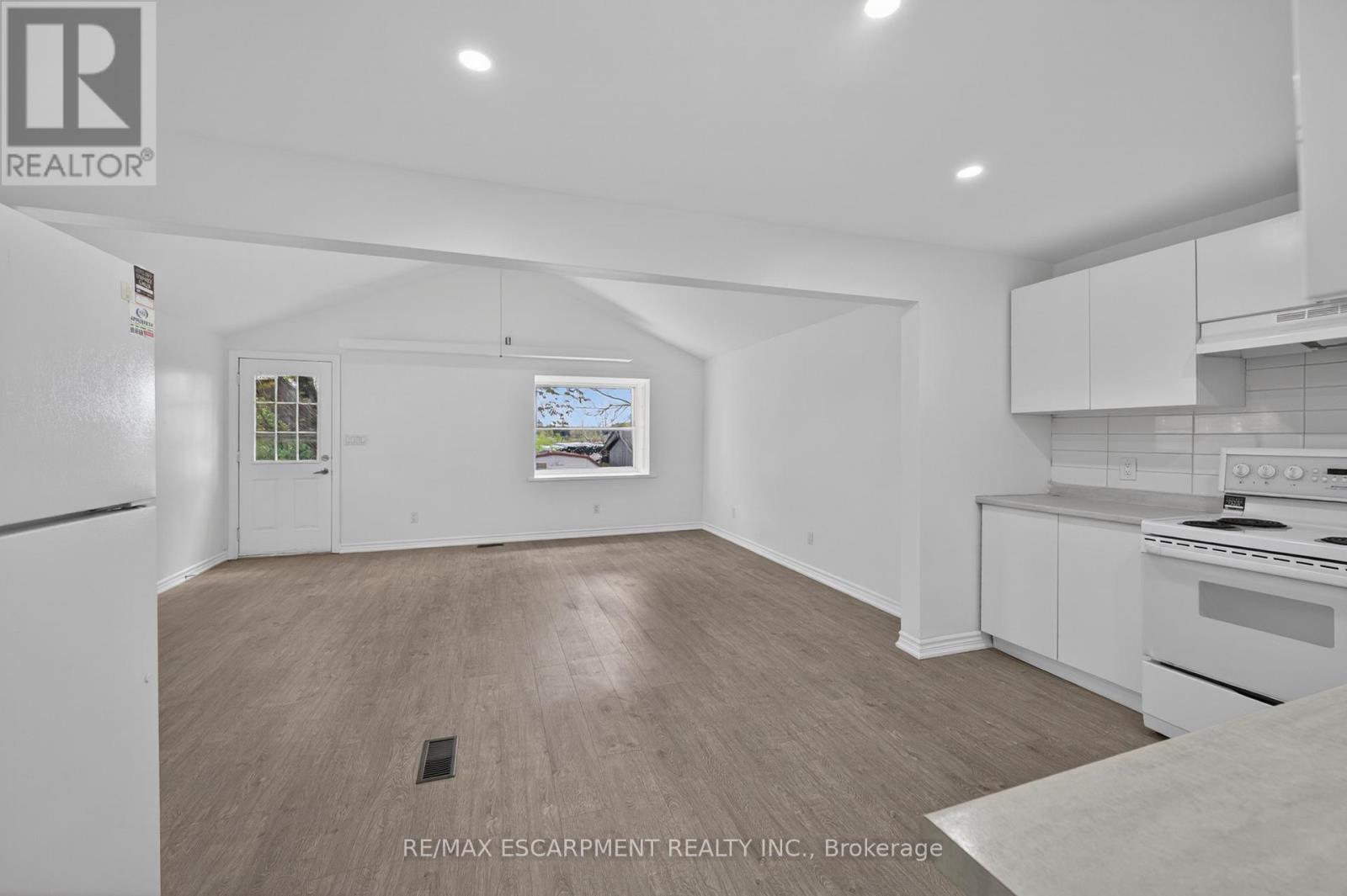 584 WATERLOO STREET - 25