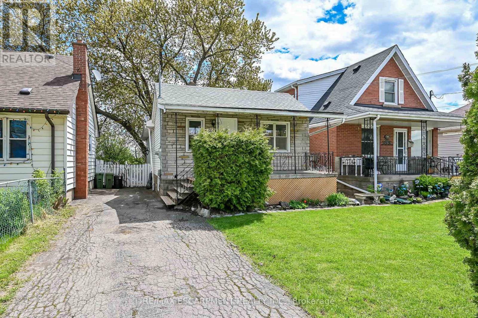 584 WATERLOO STREET - 3