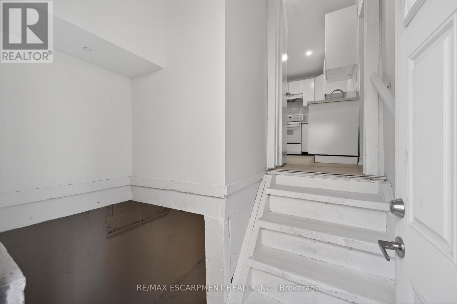 584 WATERLOO STREET - 33