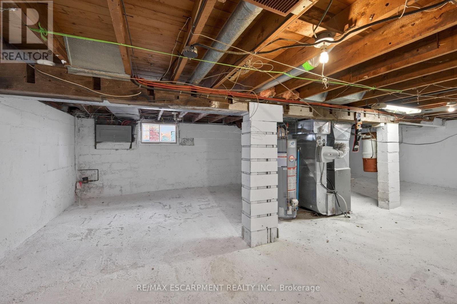 584 WATERLOO STREET - 35